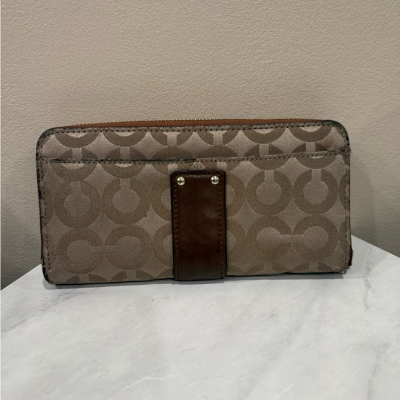 🔥Coach Brown and Tan Patterned Wallet with Buckle🔥 - Picture 2 of 6